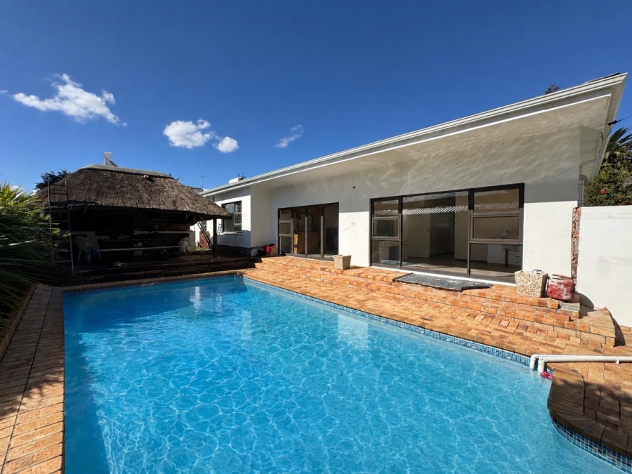 To Let 6 Bedroom Property for Rent in Table View Western Cape